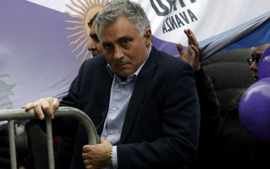 Increparon a Sebastián Pareja frente al Congreso y debió resguardarse en el Anexo de Diputados